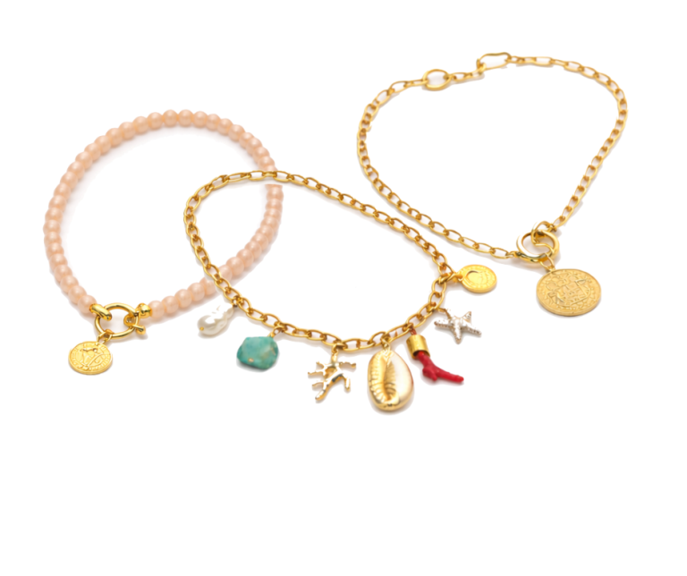 Gold Ketten im layering Drei Halsketten in Gold- und Rosetönen mit runden Anhängern.